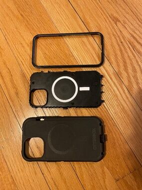 OtterBox iPhone 16e, 15, 14, & 13 Defender Series - MagSafe case, black